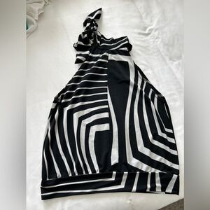 Sleeveless abstract print top with neck tie.